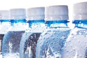 Apa minerală s-ar putea scumpi. Producătorii din domeniu: Noul proiect de lege privind resursele hidrominerale încalcă indirect dreptul la proprietate