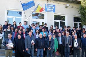 Scriitori băcăuani, la Biblioteca din Gârleni