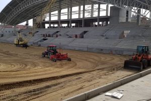 Arădenii, nemulţumiţi de reluarea lucrărilor la stadion: Dacă-i dădeau pace, se înierba mai repede