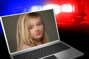 Caz ȘOCANT în vestul ţării! O femeie şi-a pus FIICA DE OPT ANI să facă VIDEOCHAT