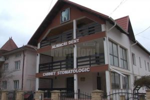 Colegiul Medicilor Dentişti a reclamat la poliţie că un fals stomatolog profesează la un ...