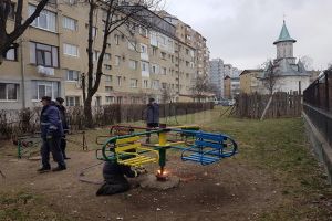 Încep lucrările de modernizare a opt locuri de joacă din Suceava