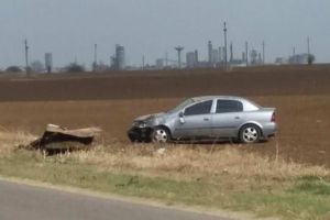 Ialomiţa: A intrat cu maşina într-o bornă kilometrică