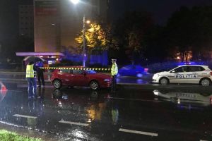 FOTO. Accident lângă Kaufland. Un pieton a fost lovit de o maşină
