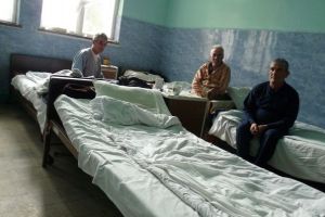 Analiză: Cazurile de demenţă se înmulţesc la Braşov. Bătrânii sunt abandonaţi în spitale