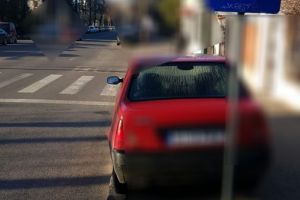 Șoferii care opresc in loc nepermis, in atentia politistilor locali. Zeci de conducatori auto sanctionati intr-o zi (galerie foto)