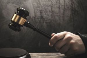 Cutremur în media. Se solicită o comisie o comisie parlamentară de anchetă. „Audienţele sunt la pământ, iar jurnaliştii sunt hărţuiţi”