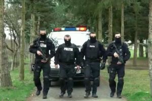 VIDEO. Poliţia în acţiune. Demonstraţie de forţă a trupelor speciale