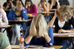 Peste 400 de elevi sibieni au lipsit de la Simularea Bac-ului la Matematică şi Istorie