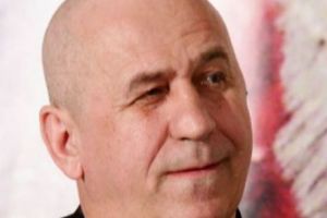 Bătălia trupelor de teatru pentru liceeni.  Înscrierile la Festivalul „Jos Pălăria”, iniţiat de maestrul George Mihăiţă,  au început