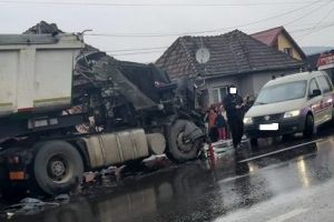 Coliziune între trei autocamioane la Ţigmandru!