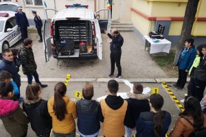 Porţi deschise la I.P.J. Bacău pentru copiii din mediul rural