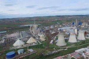 Gaz pe foc la Azomureş. Pericol în zona de siguranţă a platformei chimice 