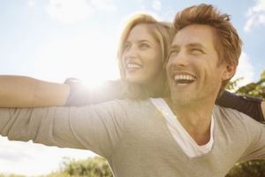 Cea mai fericită ţară din lume – Românii sunt mai veseli faţă de anii trecuţi