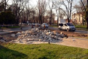 Bustul generalului Moşoiu a fost coborât de pe soclu pentru reabilitare (FOTO/VIDEO)