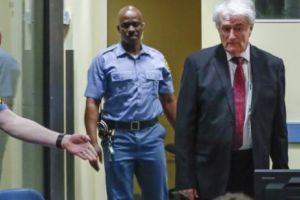 Karadzic a luat pe viaţă
