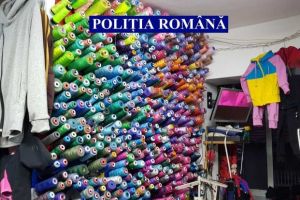 Perchezitii la domiciliile unor persoane banuite de contrafacerea hainelor. Ce au descoperit politistii