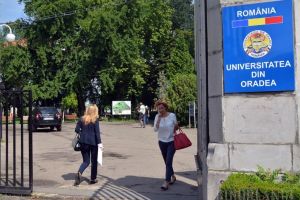 Reacţie halucinantă a Universităţii din Oradea: Pentru că s-au plâns de calitatea absolvenţilor FMF, jurnaliştii danezi sunt acuzaţi de... atentat la securitatea naţională