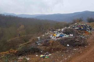 VIDEO ȘTIREA TA: Un cartier din Alba Iulia transformat în groapa de gunoi din Cealaltă Capitală