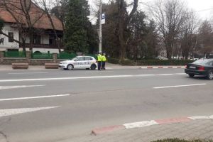 Sute de gorjeni, amendaţi pentru că nu purtau centura de siguranţă