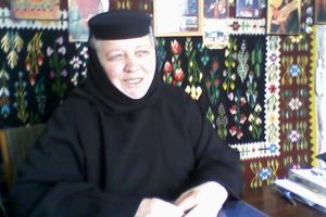 Educaţia…şi Lecţia de viaţă – La Mulţi şi binecuvântaţi ani, Maică Stareţă, stavroforă MARINA GLIGOR!