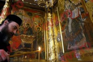 Minune la o biserică din Iaşi. Icoanele au început să lăcrimeze cu mir. Dovezile sunt incontestabile. VIDEO