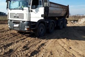 Şofer, prins când voia să descarce 35 de tone de deşeuri pe Centura Braşovului