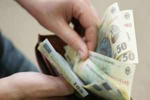 Salariile la stat cresc de aproape două ori mai rapid decât lefurile privaţilor. În mediul privat, avansul a fost de numai 15,8%, faţă de 26,7% în sectorul public