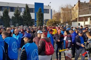 FOTO&LIVE. Marş de amploare al muncitorilor de la Electrolux