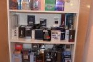 Braileni, aveti grija ce cumparati de pe internet! Parfumuri contrafacute descoperite in urma unor perchezitii domiciliare in Braila