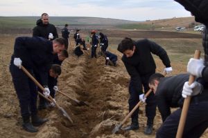 Organizaţia „Plantăm fapte bune în România” a împădurit un hectar de teren la Cuza Vodă