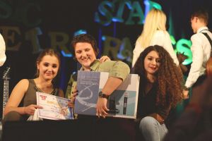 Confruntare între elevii Colegiului „Petru Rareş” şi studenţii de la USV, pe scena ...