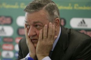 Mircea Sandu, învins în instanţă de FRF. Cerinţele „Naşului” din contractul de rentă viageră erau incredibile