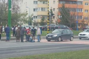 Femeie accidentată pe trecerea de pietoni