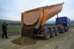 Au început lucrările pe drumul judeţean 103M Vâlcele – Rediu – Aiton