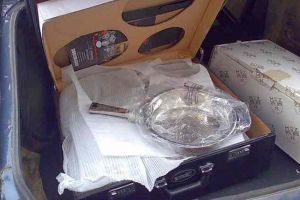 O nouă metodă de înşelăciune găsită de infractori: „Ţeapa cu oale“. Un vârstnic din Sebeş a rămas fără 4.000 de lei