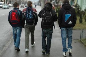 De ce chiulesc elevii sibieni: „Decât un trei, mai bine o absenţă” – Unde merg atunci când fug de la ore