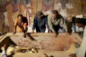 Coşmaruri, boală, moarte subită. Acestea să fie blestemele lui Tutankhamon? Egiptologii se întreabă de ce nu au murit mai mulţi dacă blestemul există