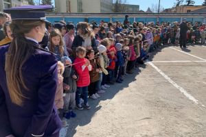 Spectacol pe cinste pentru prichindei, la sediul IPJ Timiş, de Ziua Poliţiei Române