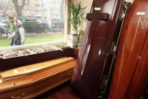 Cum profită firmele de pompe funebre de creşterea ajutorului de înmormântare
