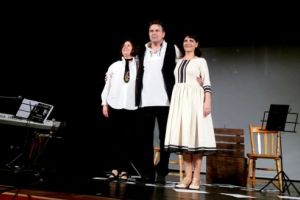 “Cine spală oala de mămăligă…când sunt trei?”, reconcilierea cu teatrul pe plaiuri reghinene