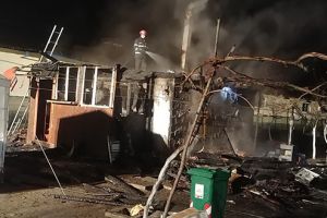 Risc de explozie şi incendiu devastator la o casă din Băcia