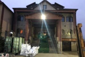 Reţeaua căldărarilor analfabeţi din Sinteşti a spălat milioane de dolari în China şi a dat ţeapă Romtelecom