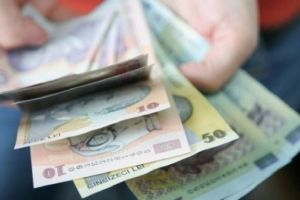 Statul oferă aproape 1000 de euro pentru sute de mii de românii. Care sunt condiţiile