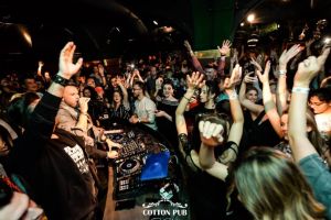 Petreceri şi teatru în weekend la Sibiu. Evenimentele finalului de săptămână