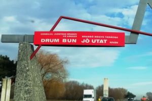 Preşedintele CJ Braşov, obligat de instanţă să îndepărteze două inscripţii în limba maghiară de la limita cu judeţul Covasna