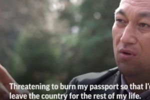 „Reeducarea” minorităţii musulmane din China. Lanţuri, bătăi, alcool şi carne de porc la masă