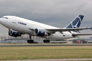 Un avion Tarom reţinut la sol pe Henri Coandă pentru scurgeri de ulei