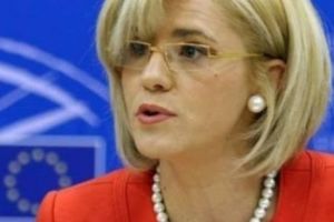 Replica tranşantă a Corinei Creţu după ce a fost acuzată de Teodorovici că este în campanie electorală