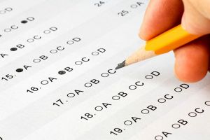 Tinerii absolvenţi de Medicină vor să profeseze în România, dar nu sunt ajutaţi de Ministerul Sănătăţii